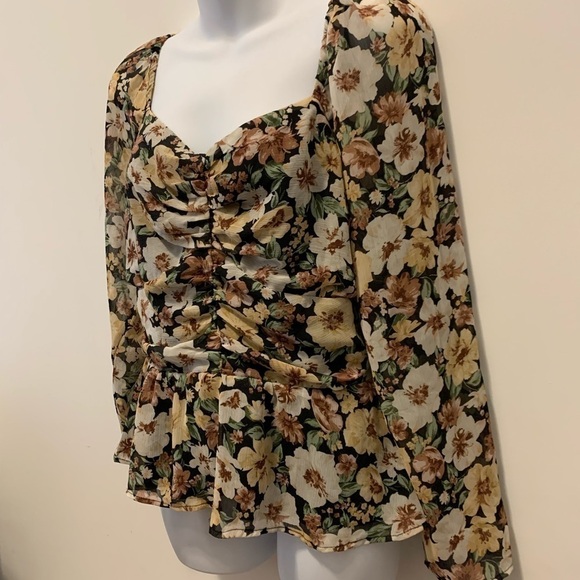 Floral sweetheart ruched blouse size L NWOT - Picture 2 of 6